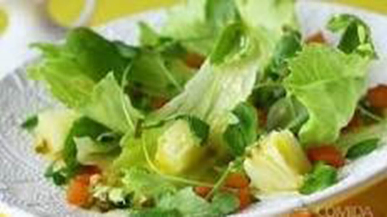 Salada de Abacaxi com Ricota Fresca