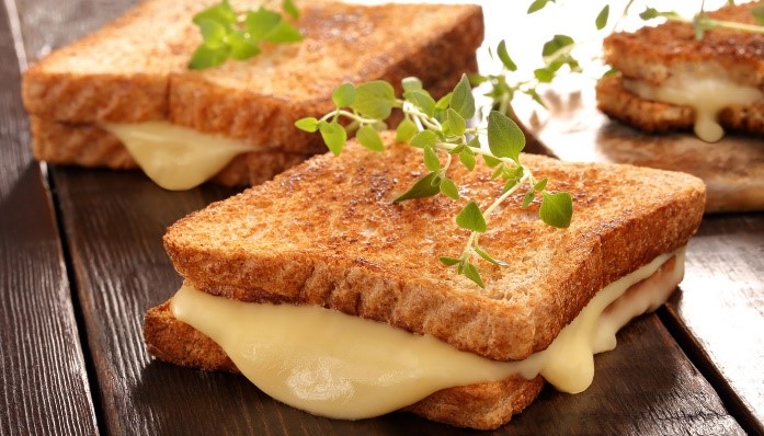Pão com queijo diminui a fome?