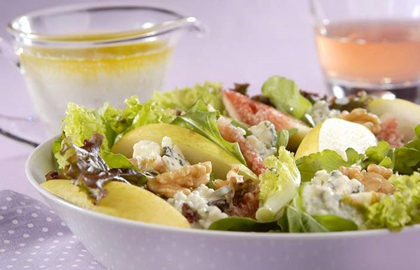 Para os dias alegres de primavera, saladas clássicas com toque moderno