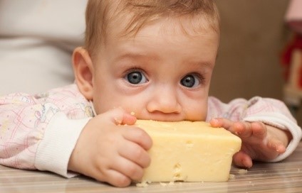 Quanto valem 2 fatias de queijo para as crianças?