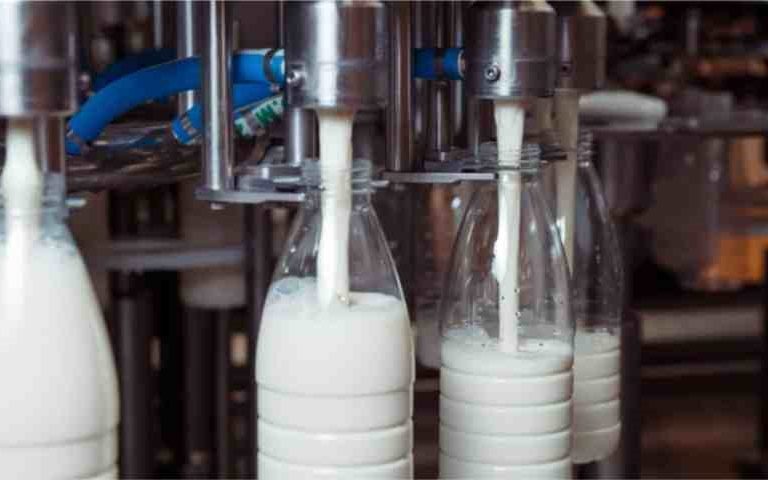 Preço do leite em 2024 deve voltar à normalidade em acompanhar as altas do milho e da soja, prevê IMEA