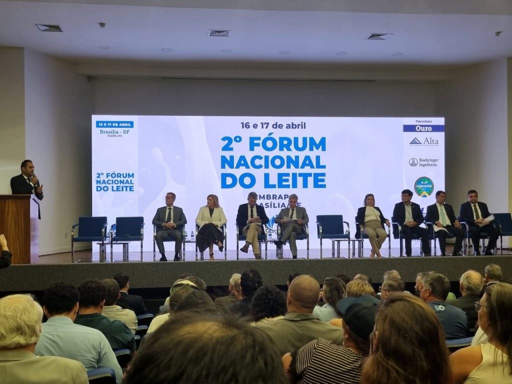 ABIQ participa do 2° Fórum Nacional do Leite na sede da Embrapa em Brasília